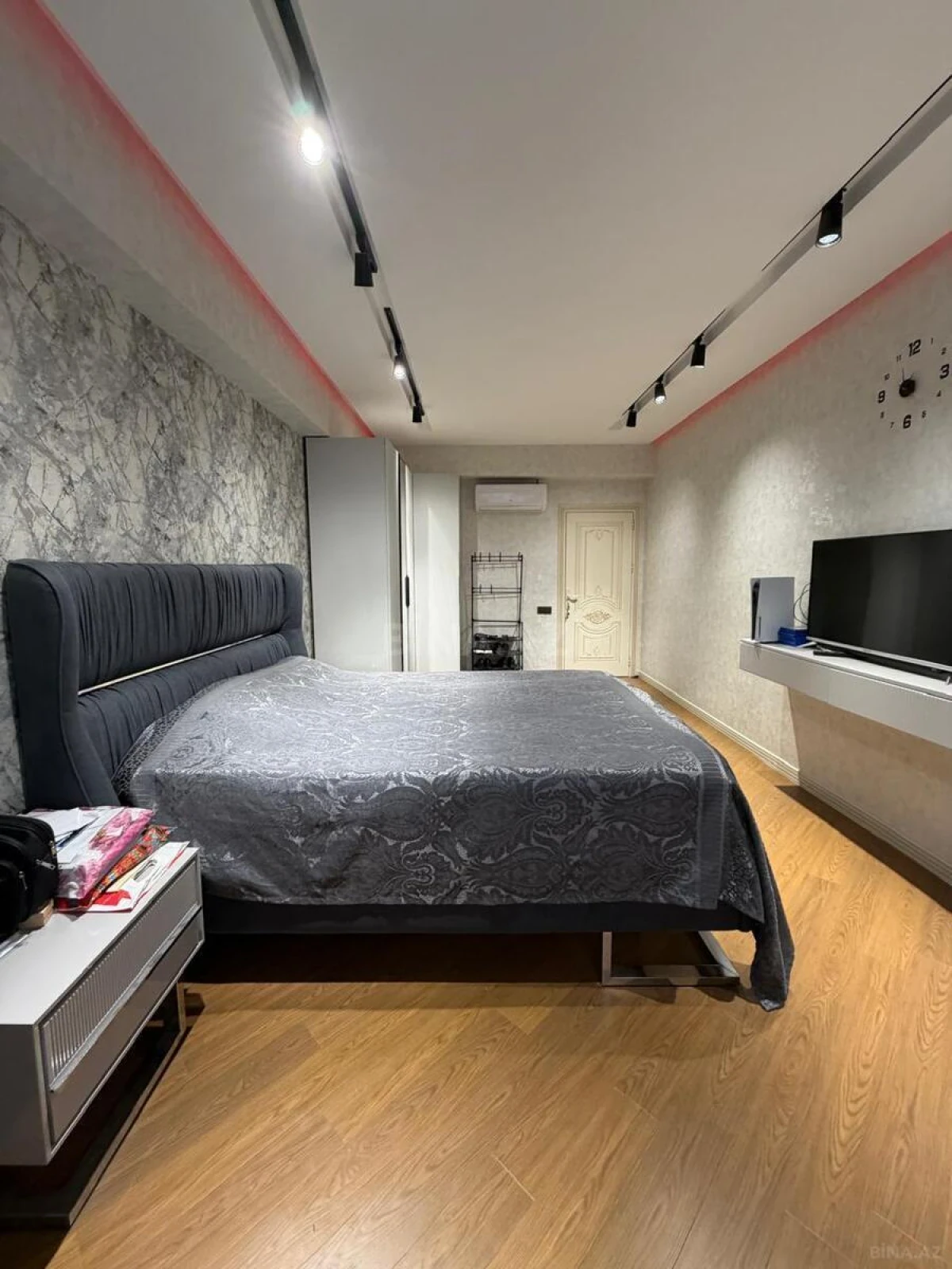Satılır 4 otaqlı mənzil 140 m²