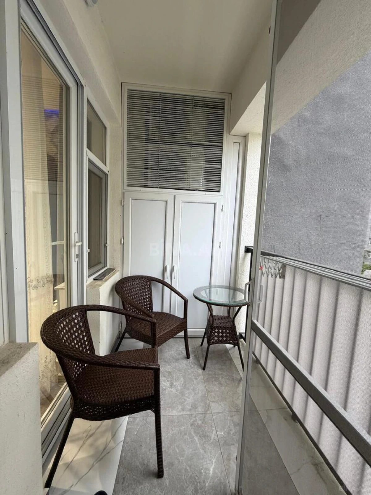 Satılır 4 otaqlı mənzil 140 m²