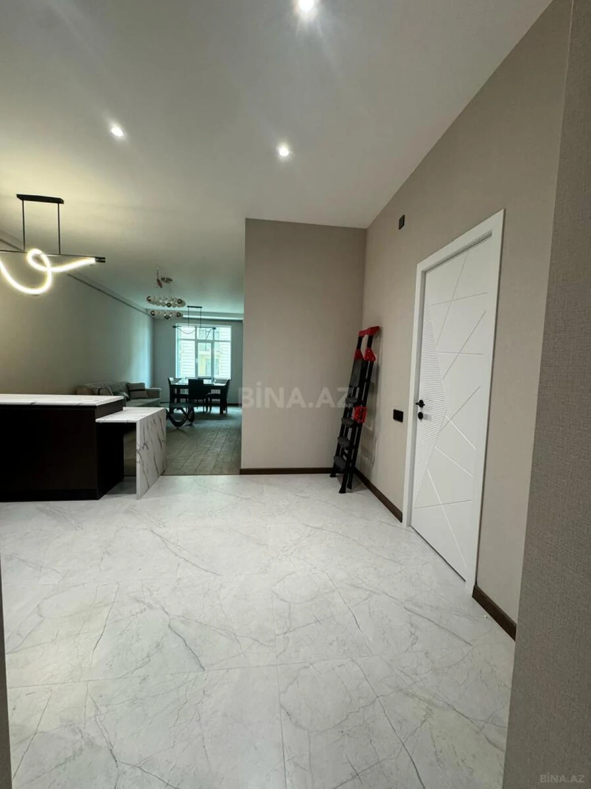 Kirayə verilir 2 otaqlı mənzil 65 m²