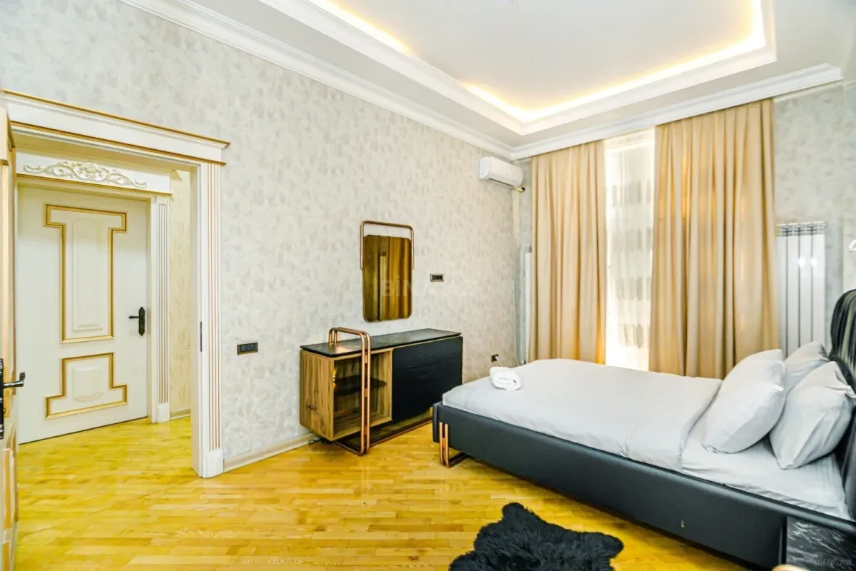 Kirayə verilir 6 otaqlı həyət evi 250 m²
