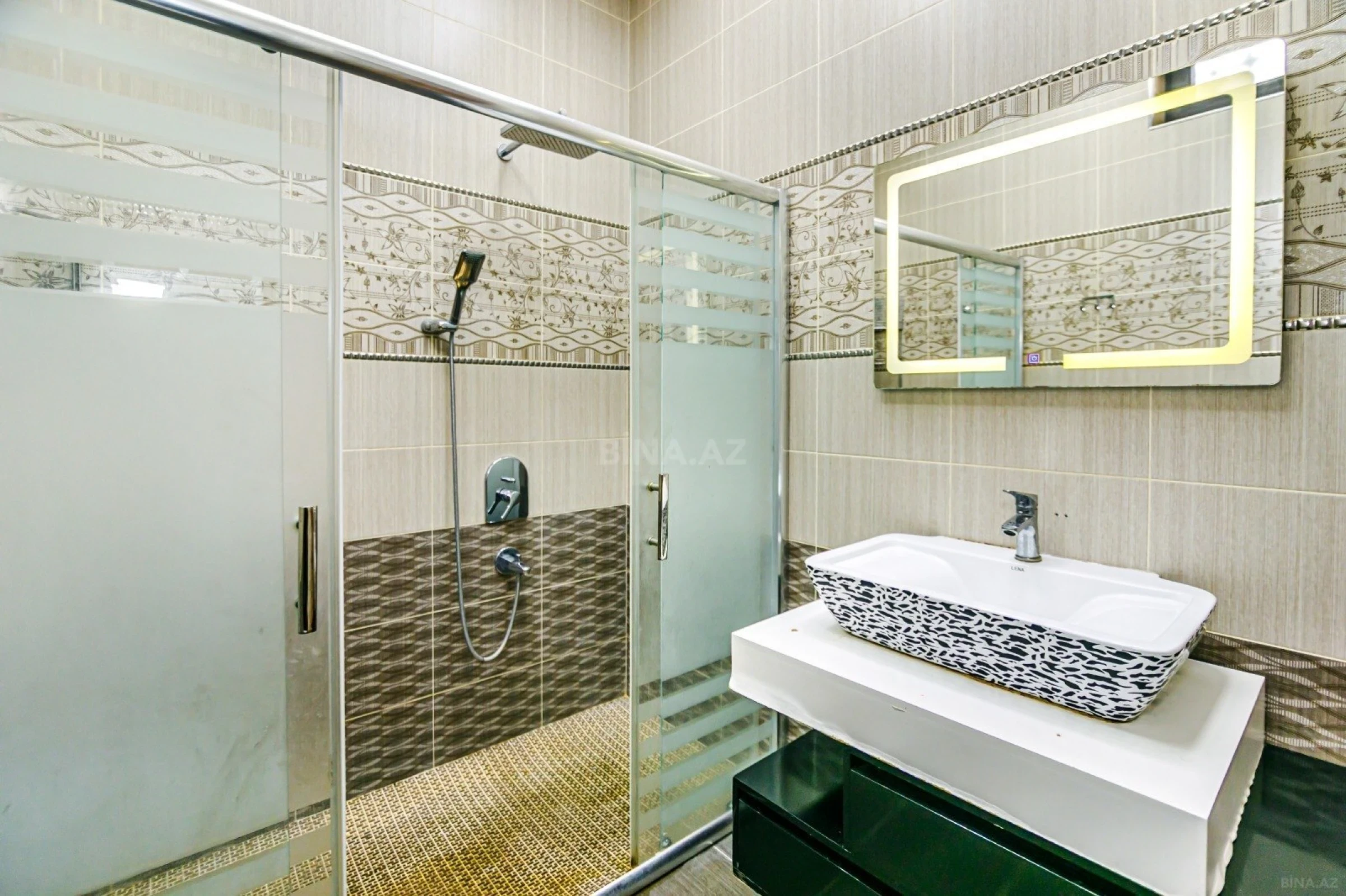 Kirayə verilir 6 otaqlı həyət evi 250 m²