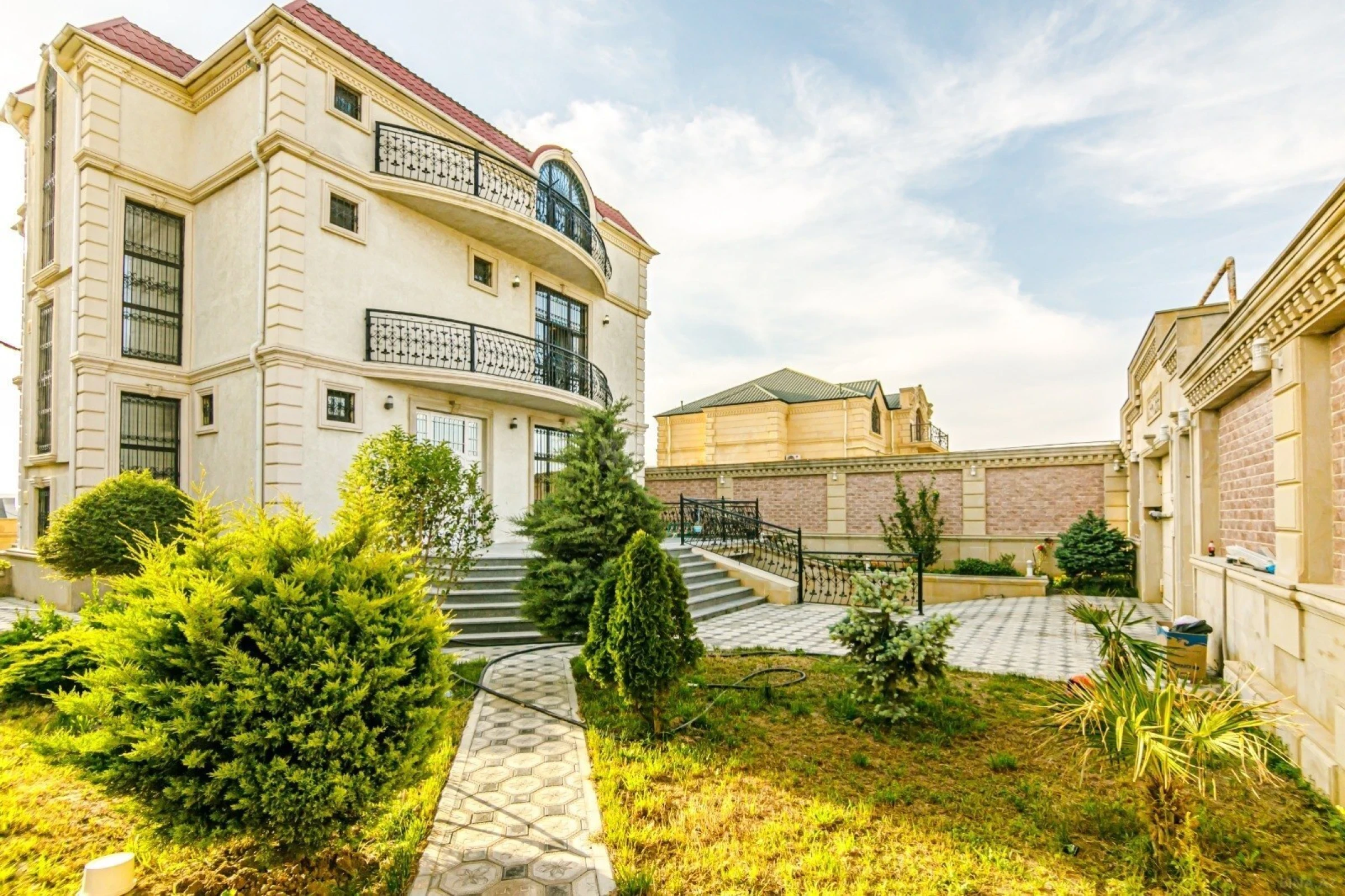 Kirayə verilir 6 otaqlı həyət evi 250 m²