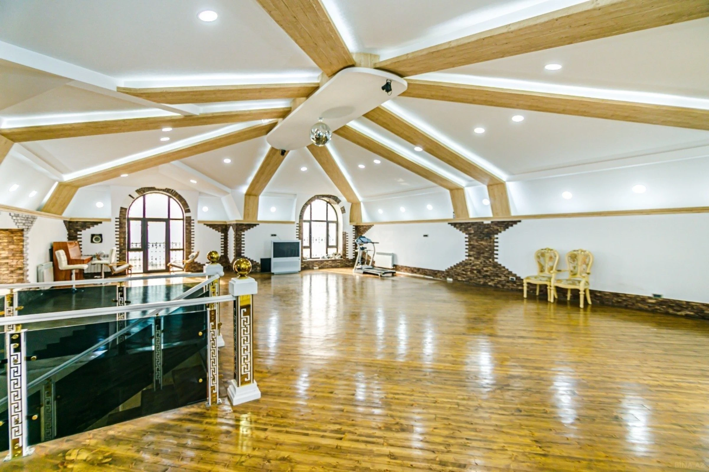 Kirayə verilir 6 otaqlı həyət evi 250 m²