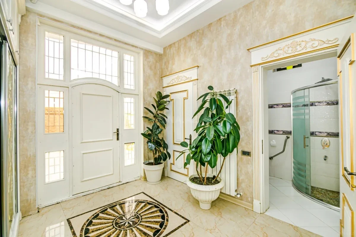 Kirayə verilir 6 otaqlı həyət evi 250 m²