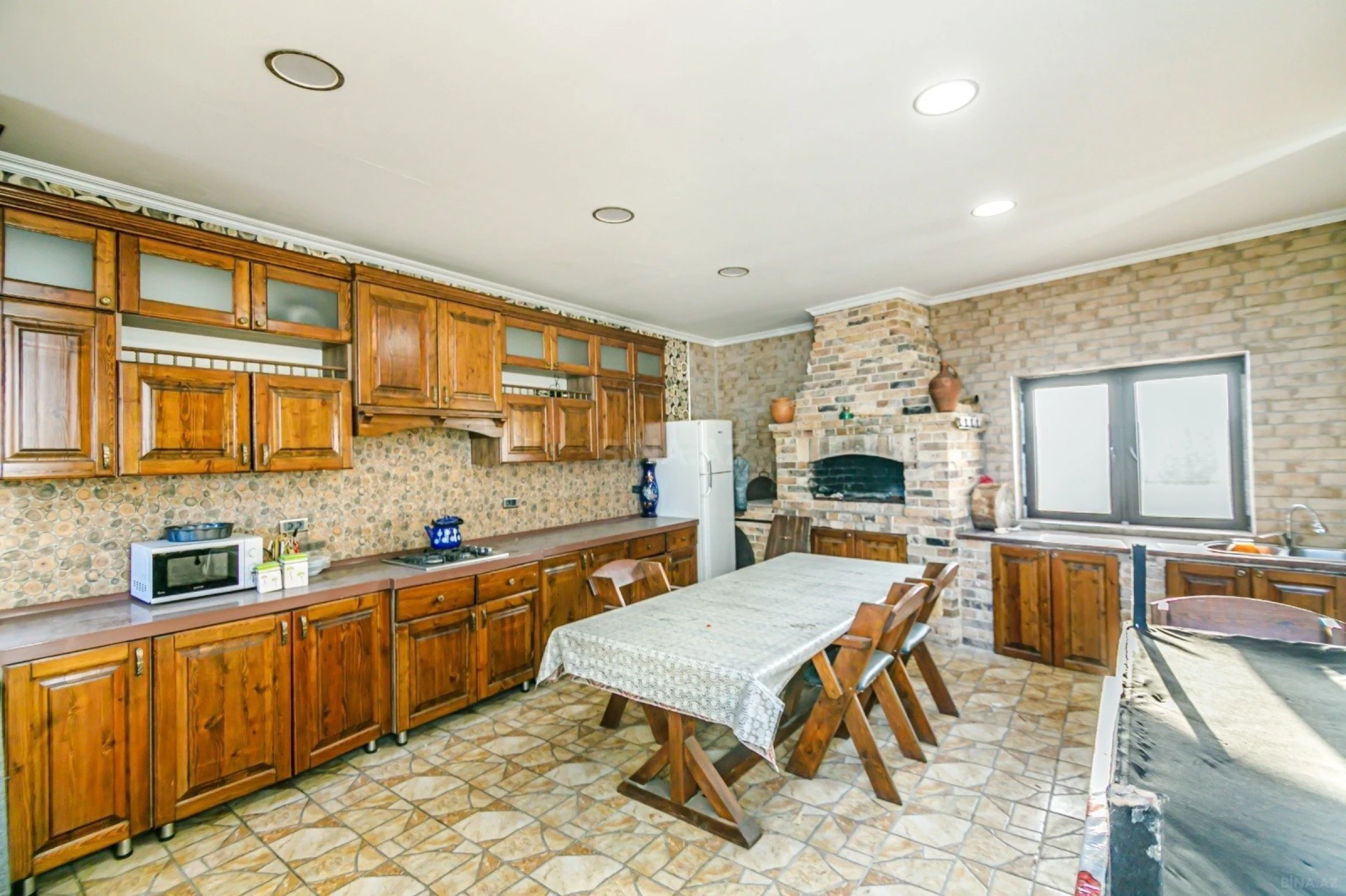 Kirayə verilir 6 otaqlı həyət evi 250 m²
