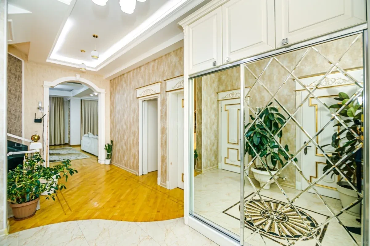 Kirayə verilir 6 otaqlı həyət evi 250 m²