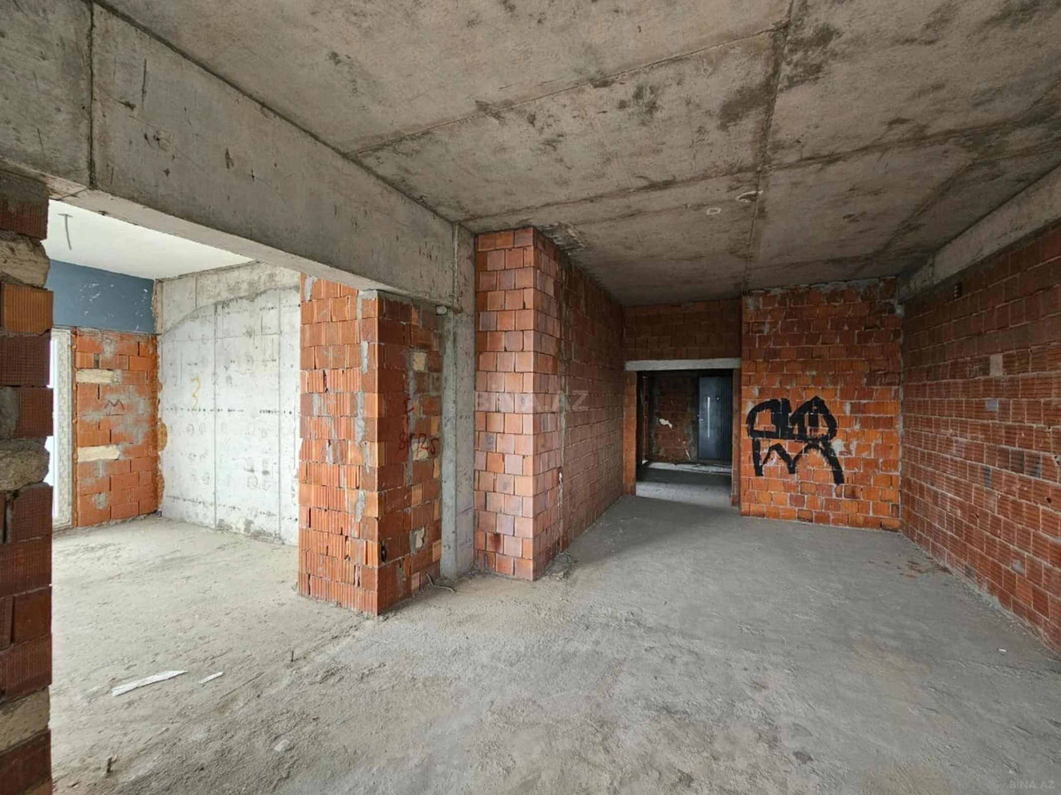 Satılır 4 otaqlı mənzil 166.5 m²
