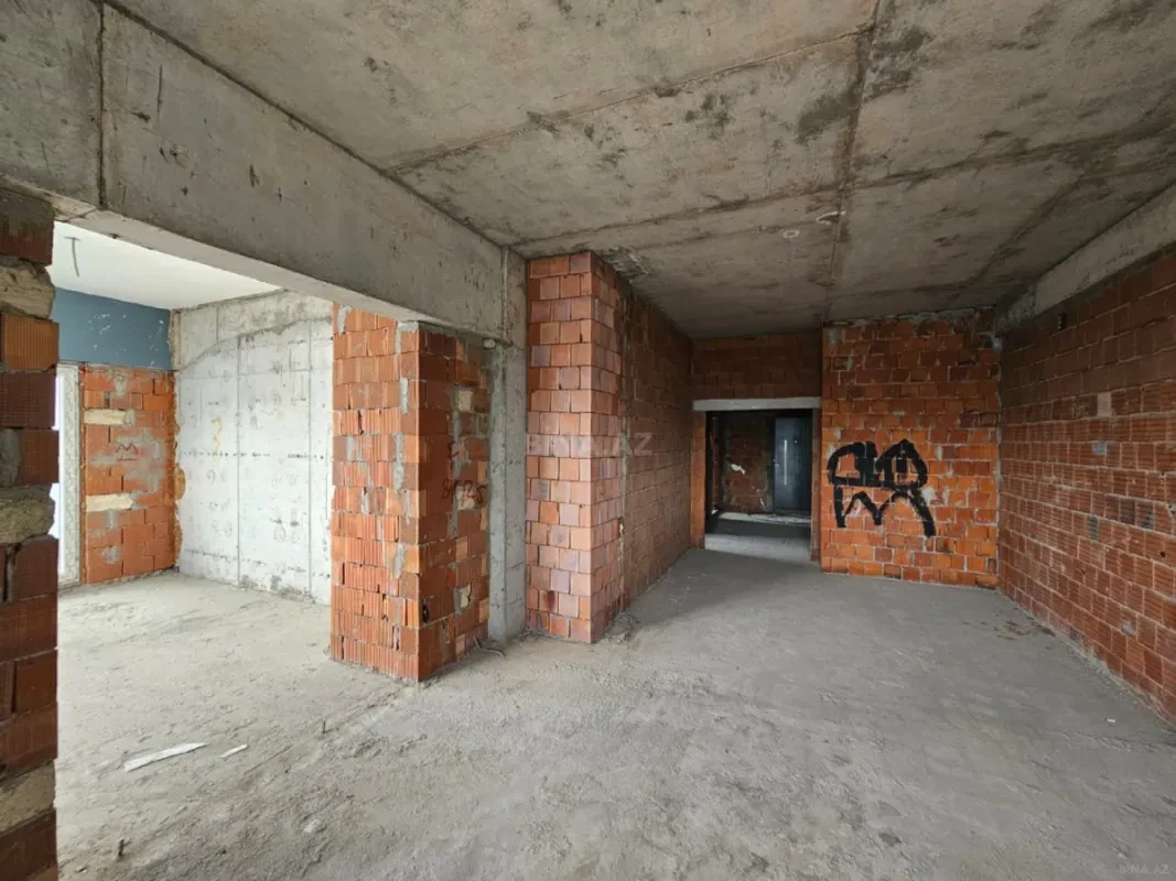 Satılır 4 otaqlı mənzil 166.5 m²