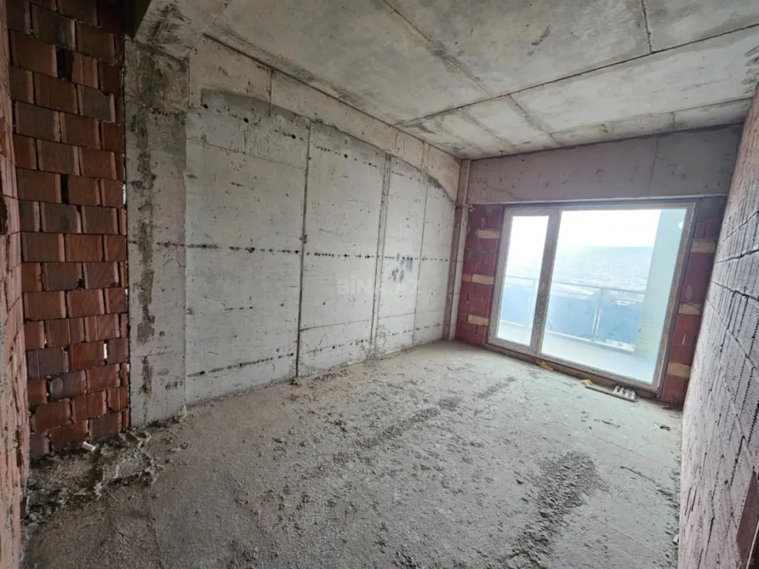 Satılır 4 otaqlı mənzil 166.5 m²