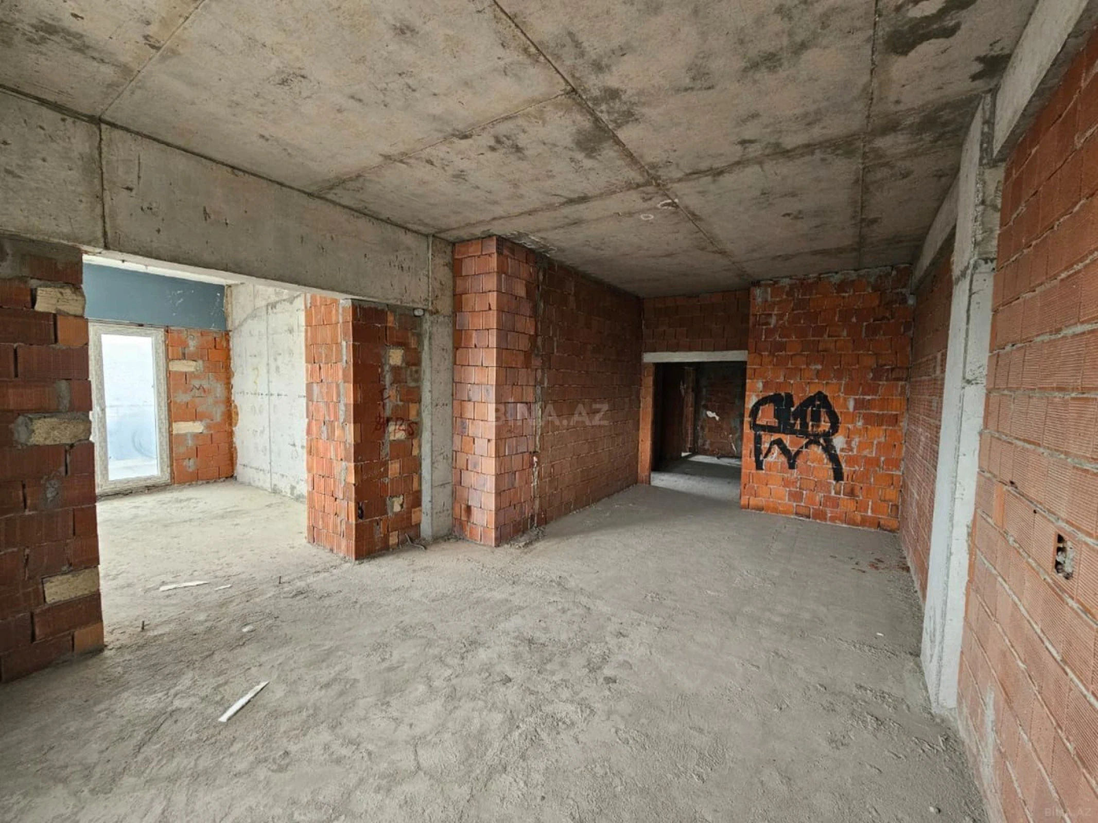 Satılır 4 otaqlı mənzil 166.5 m²