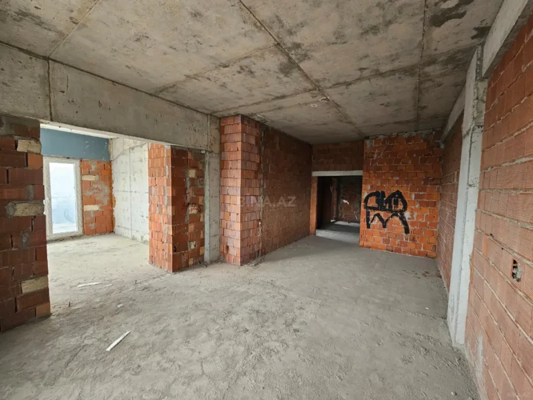 Satılır 4 otaqlı mənzil 166.5 m²