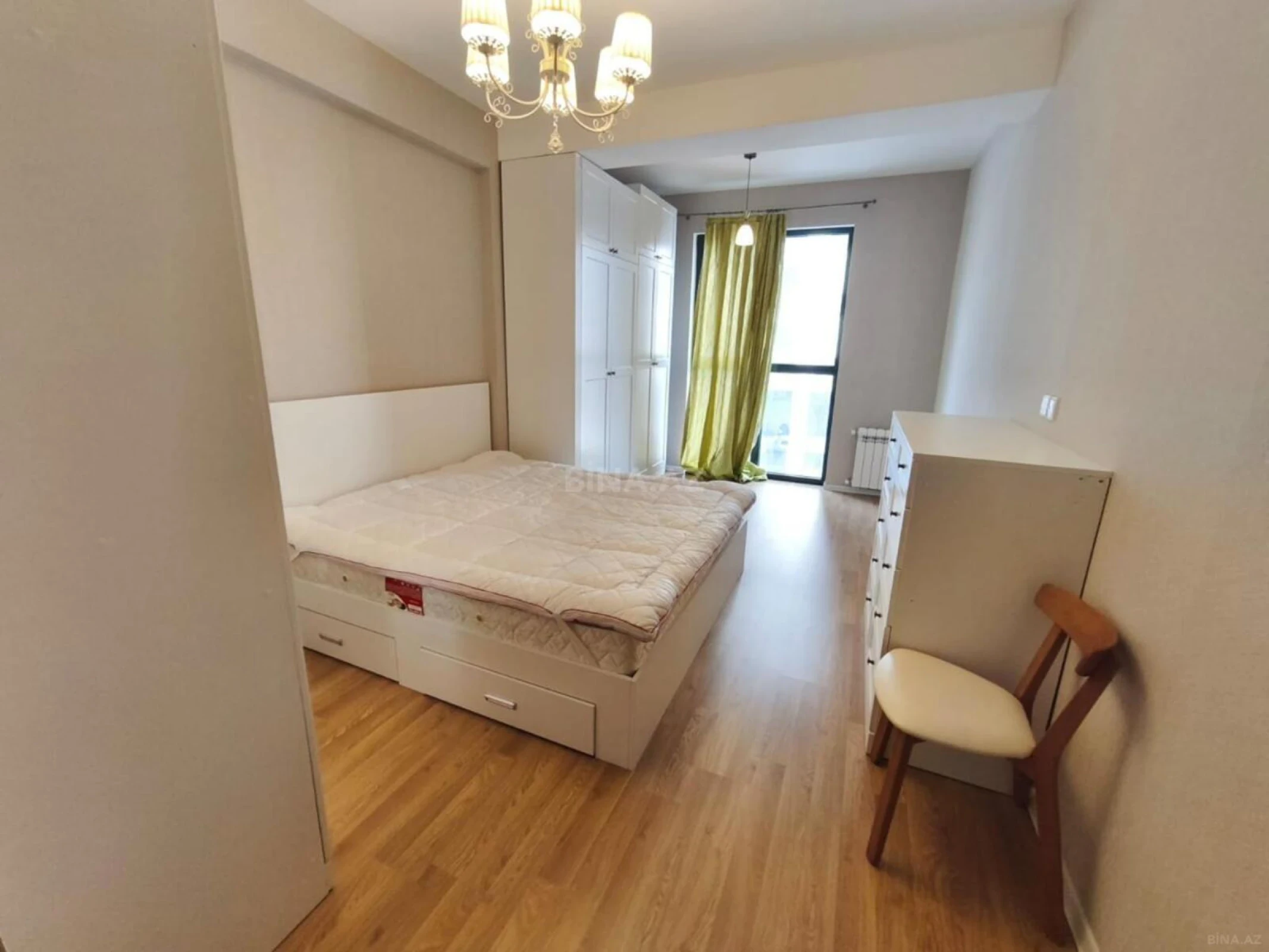Satılır 2 otaqlı mənzil 97 m²