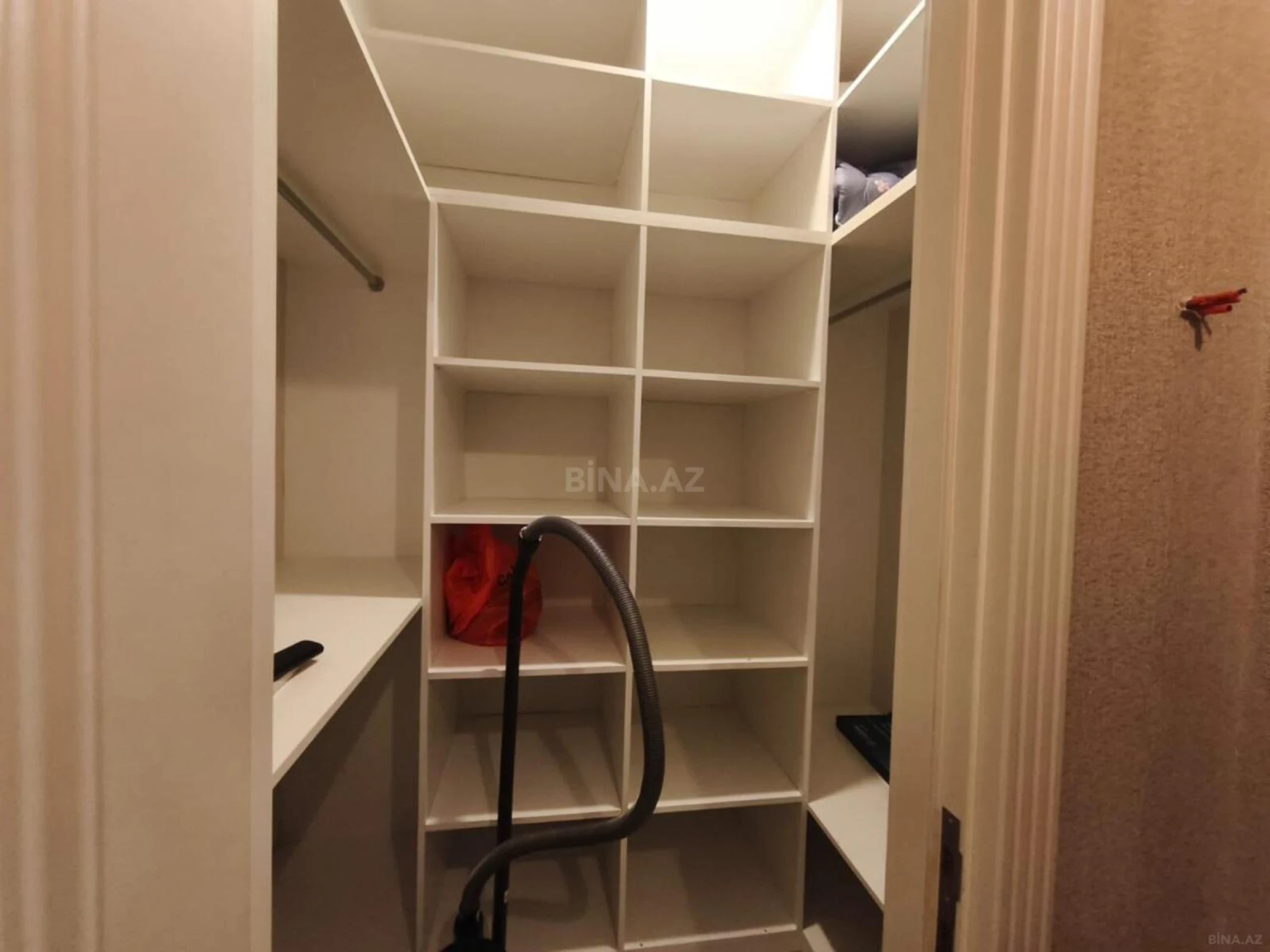 Satılır 2 otaqlı mənzil 97 m²