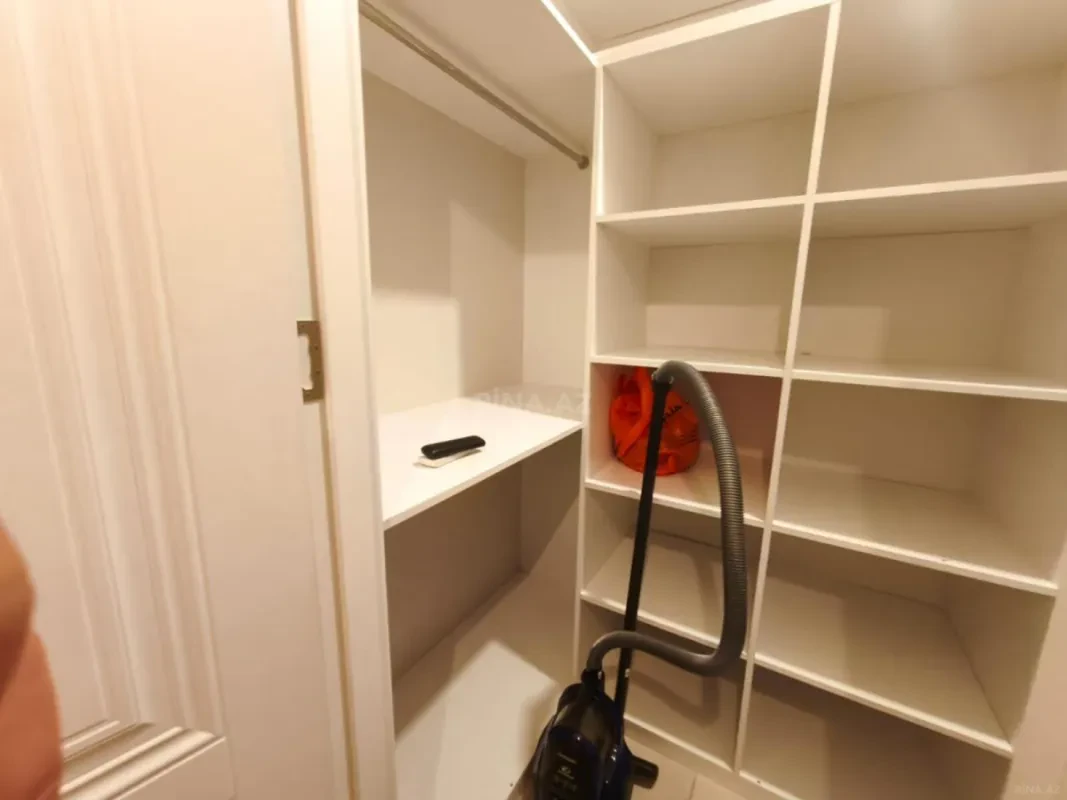 Satılır 2 otaqlı mənzil 97 m²