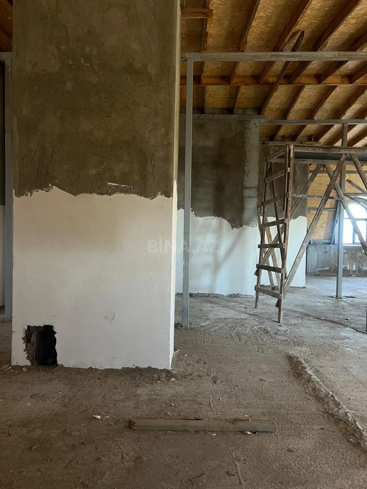 Satılır 2 otaqlı mənzil 82 m²