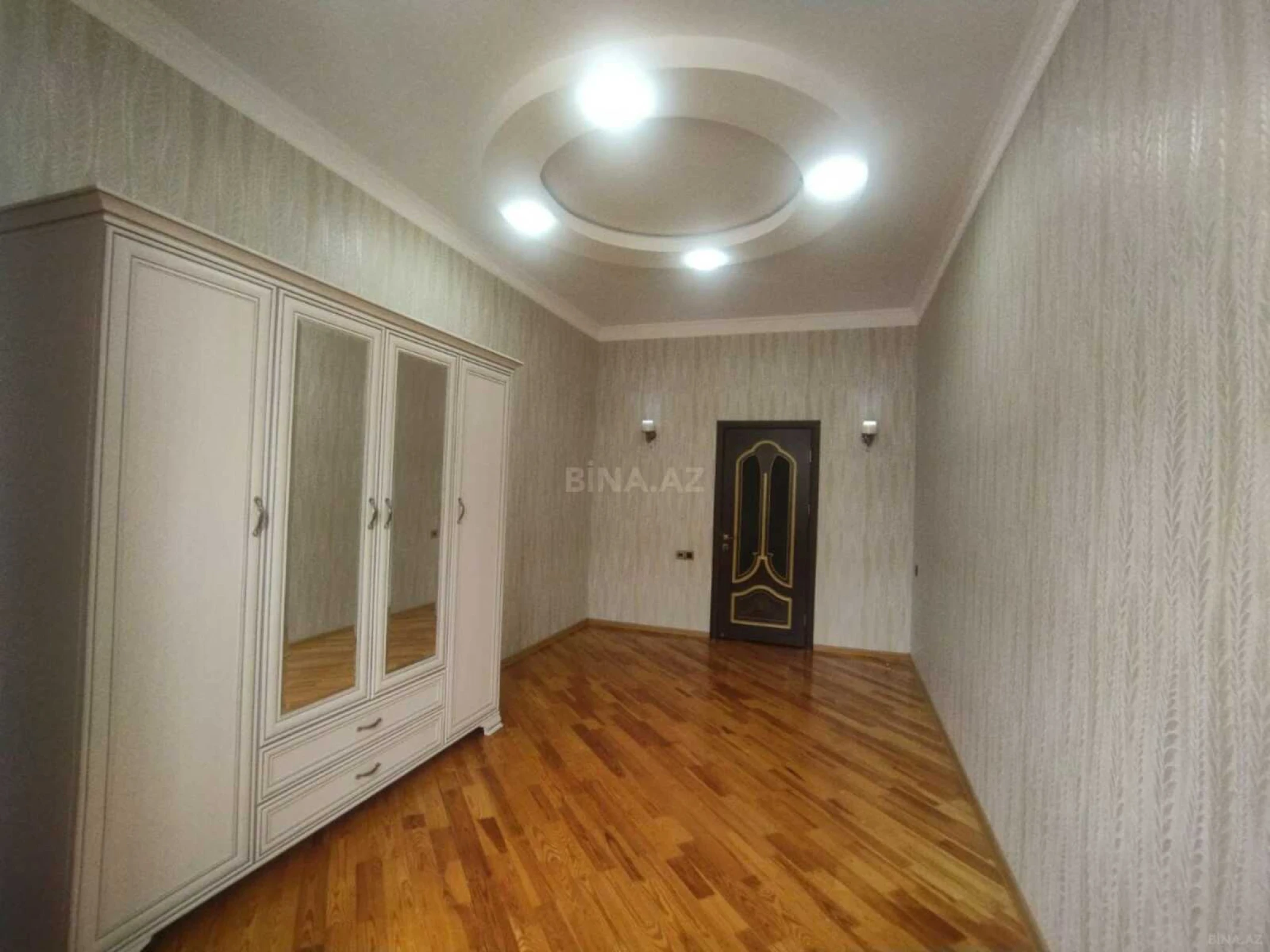Kirayə verilir 3 otaqlı mənzil 160 m²