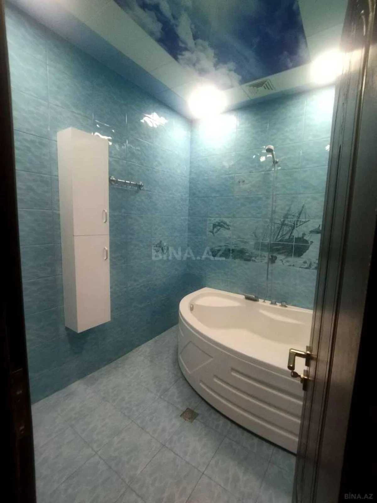 Kirayə verilir 3 otaqlı mənzil 160 m²