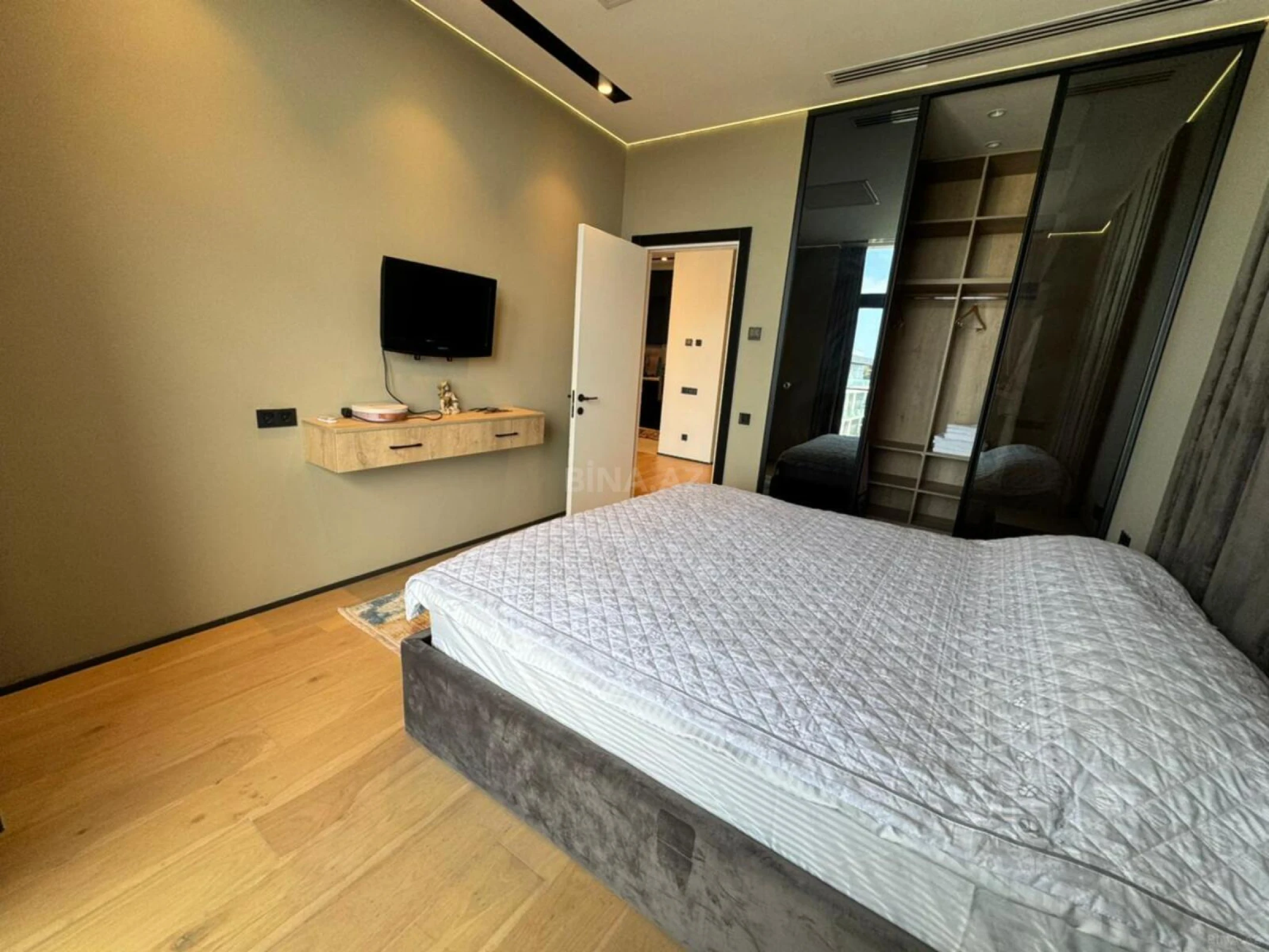 Kirayə verilir 2 otaqlı mənzil 77 m²