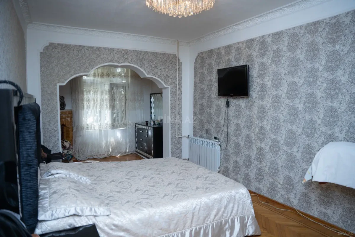 Satılır 5 otaqlı mənzil 125 m²