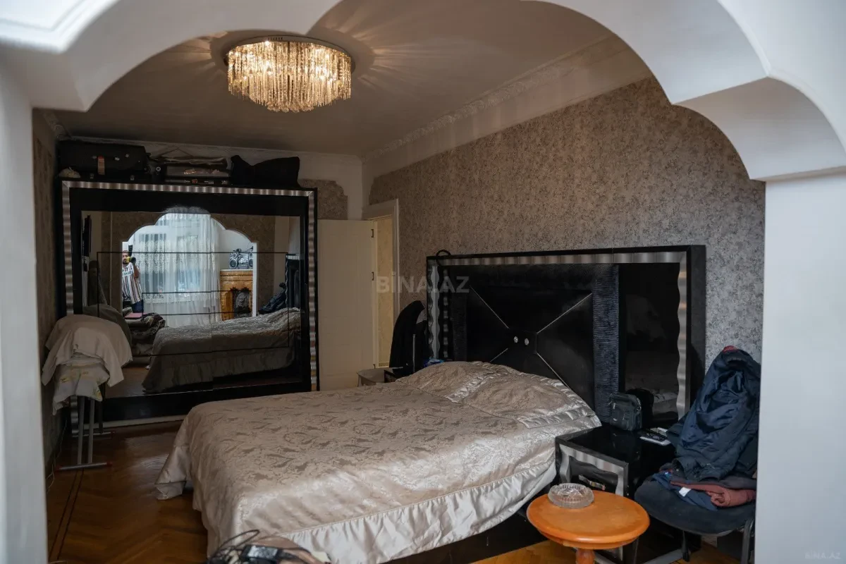 Satılır 5 otaqlı mənzil 125 m²