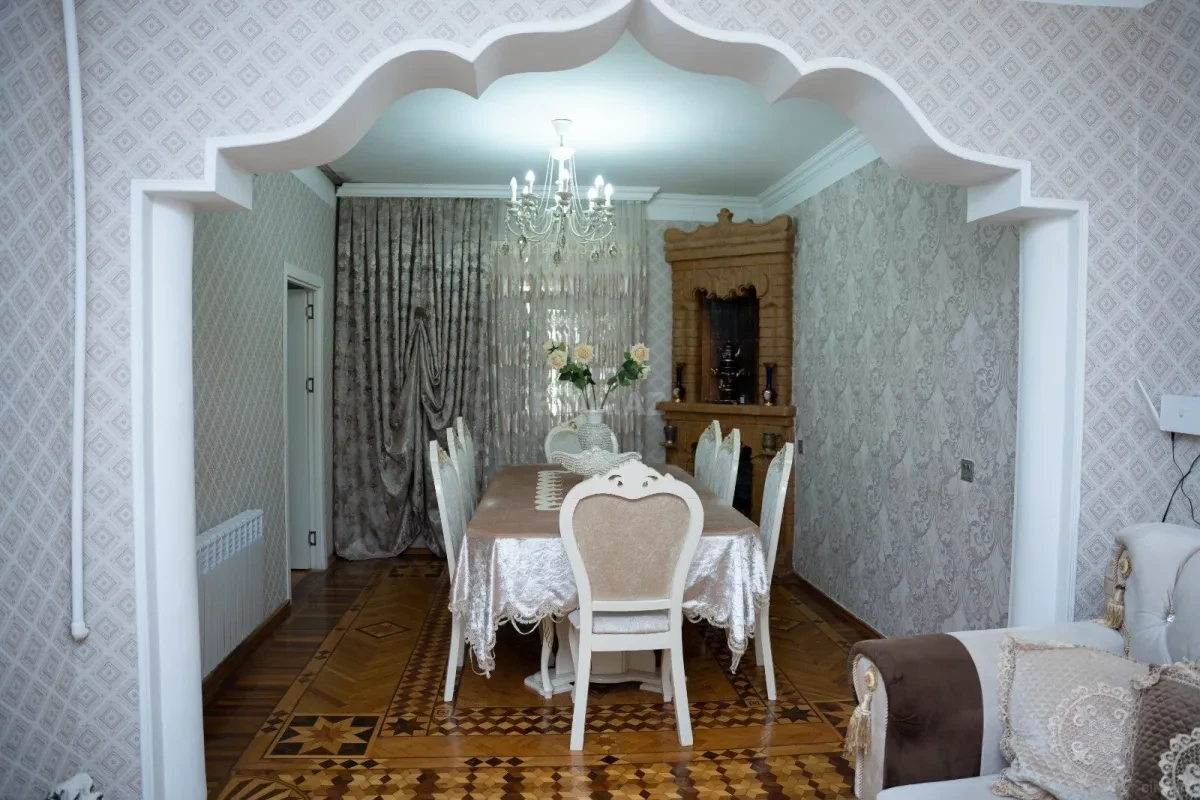 Satılır 5 otaqlı mənzil 125 m²