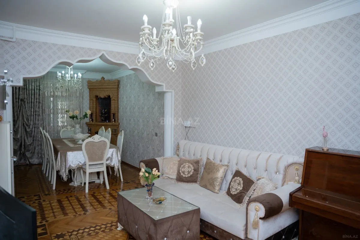 Satılır 5 otaqlı mənzil 125 m²