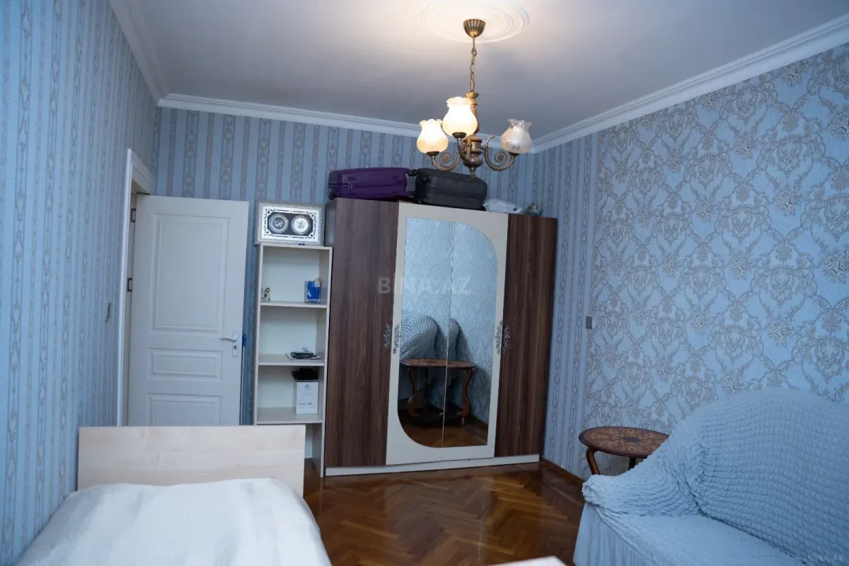 Satılır 5 otaqlı mənzil 125 m²