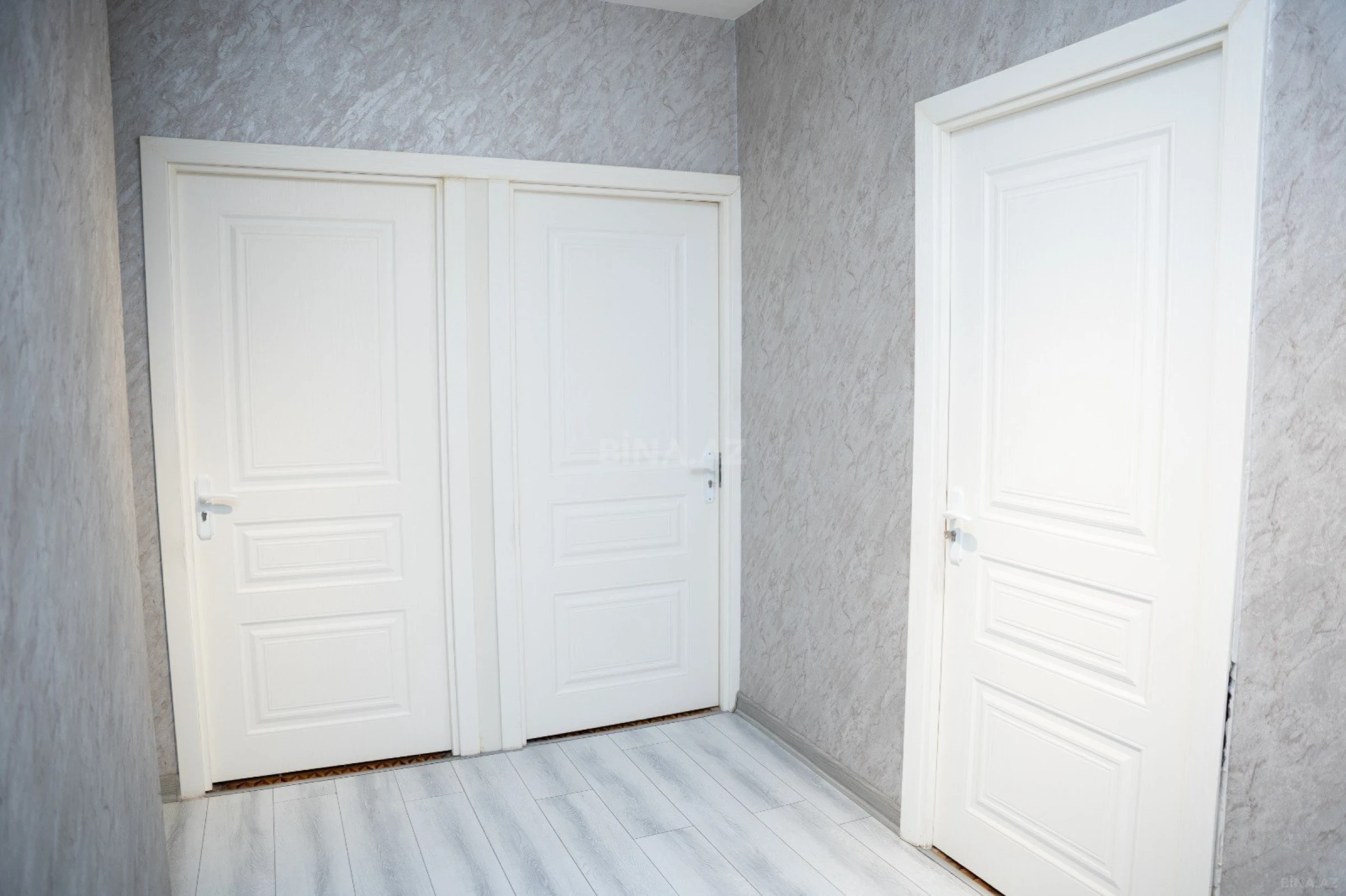 Satılır 5 otaqlı mənzil 125 m²