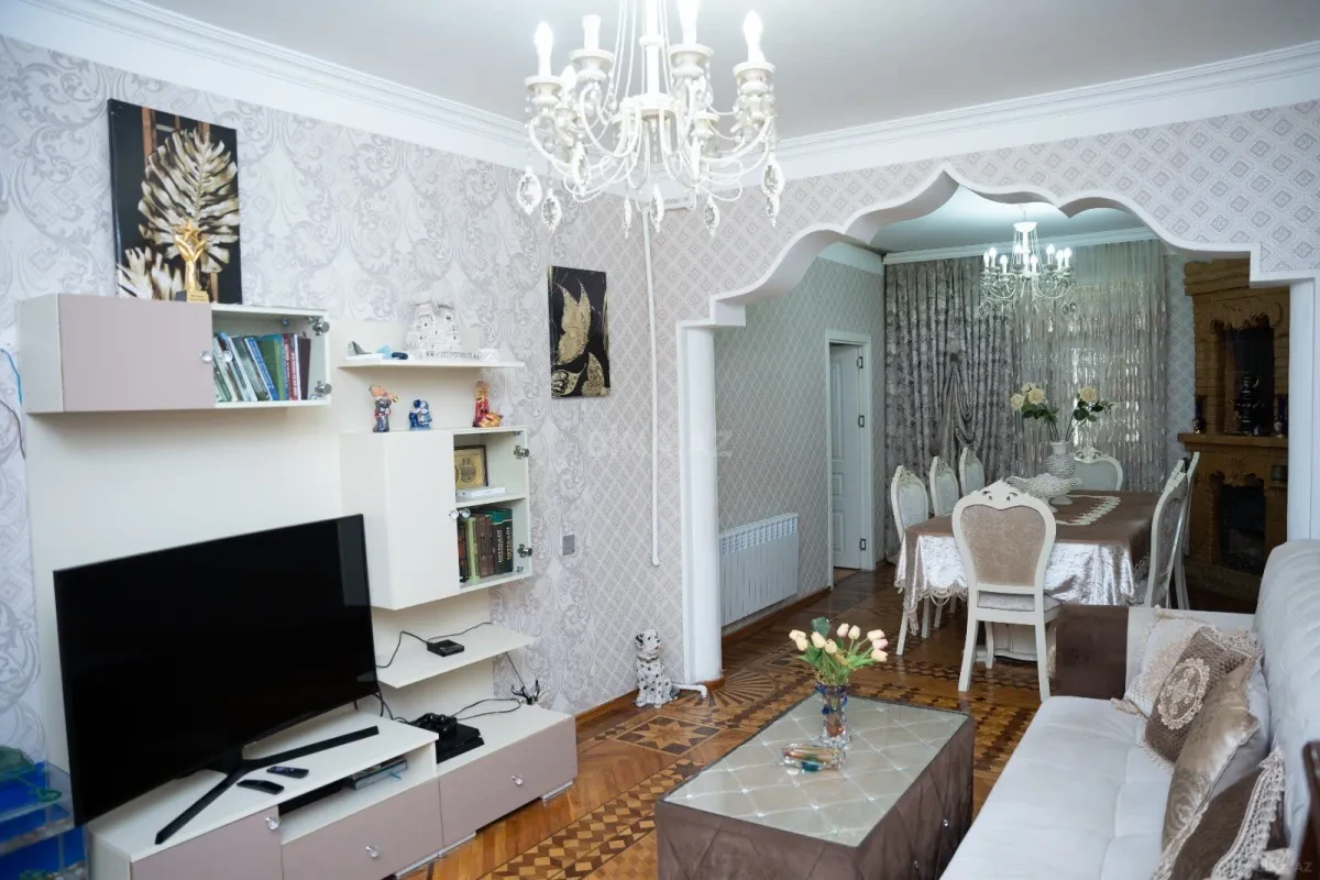 Satılır 5 otaqlı mənzil 125 m²