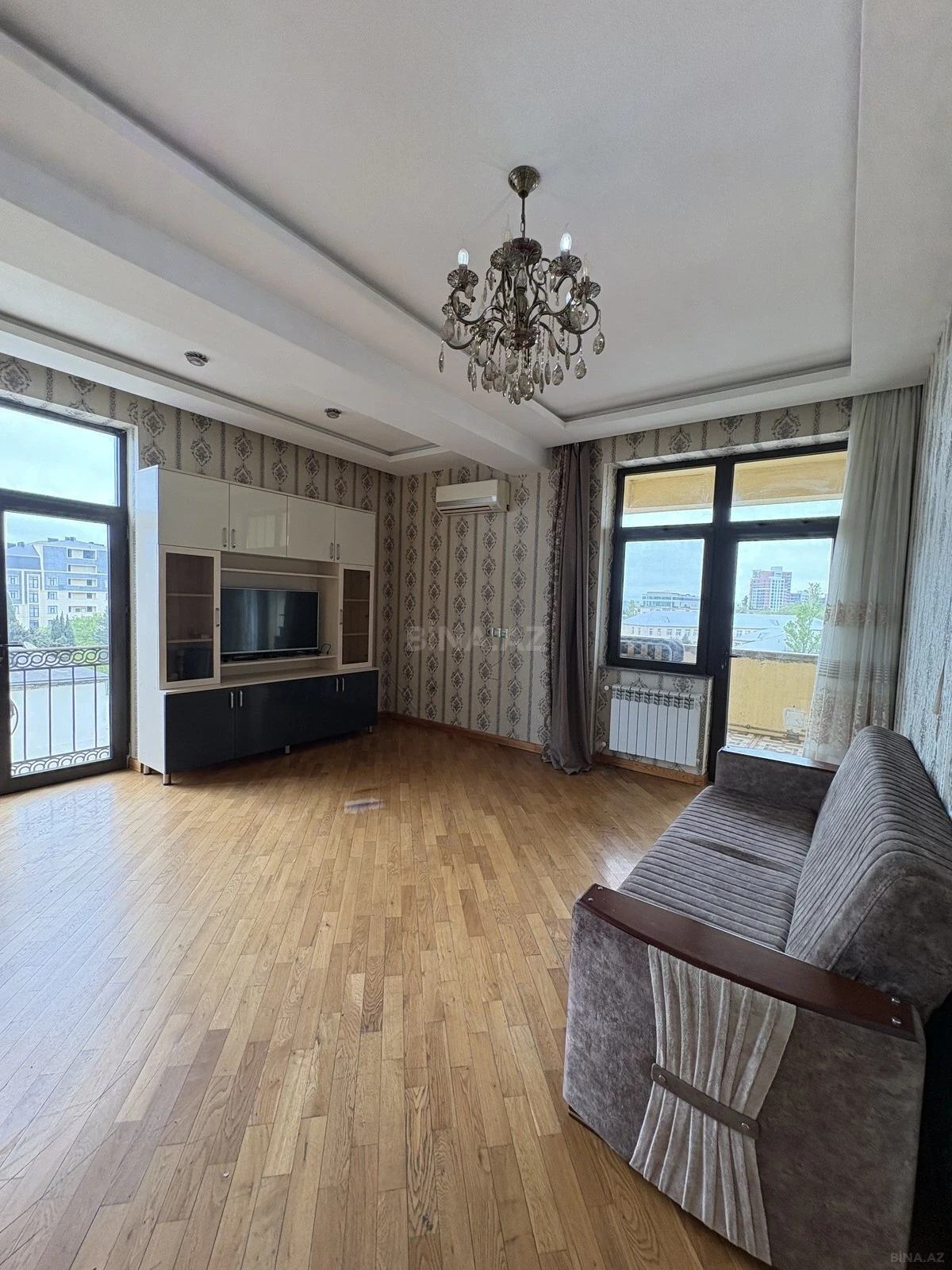 Kirayə verilir 2 otaqlı mənzil 105 m²