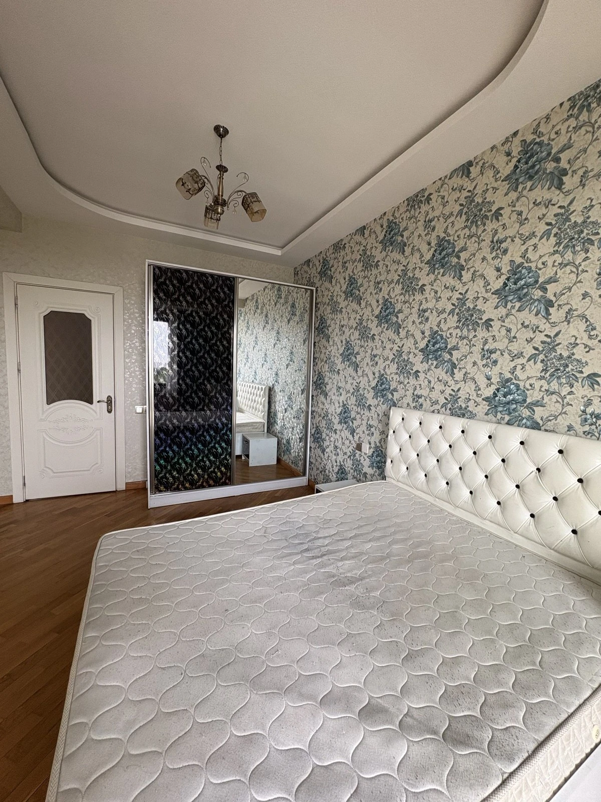 Kirayə verilir 2 otaqlı mənzil 105 m²