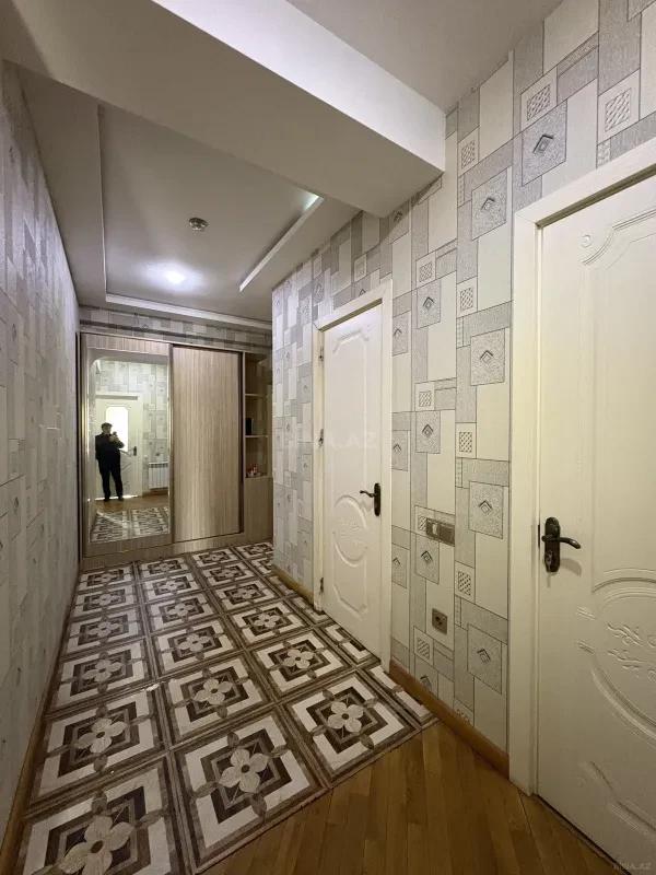 Kirayə verilir 2 otaqlı mənzil 105 m²