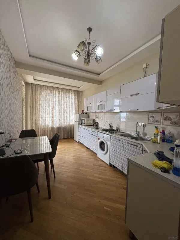 Kirayə verilir 2 otaqlı mənzil 105 m²