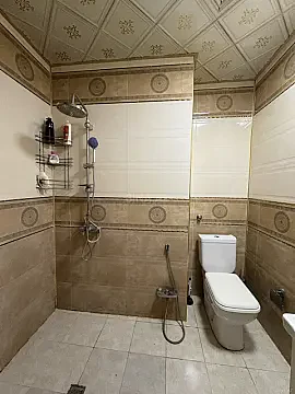 Kirayə verilir 2 otaqlı mənzil 105 m²