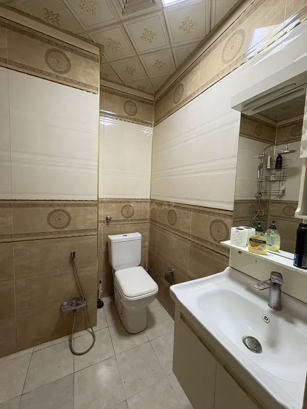 Kirayə verilir 2 otaqlı mənzil 105 m²