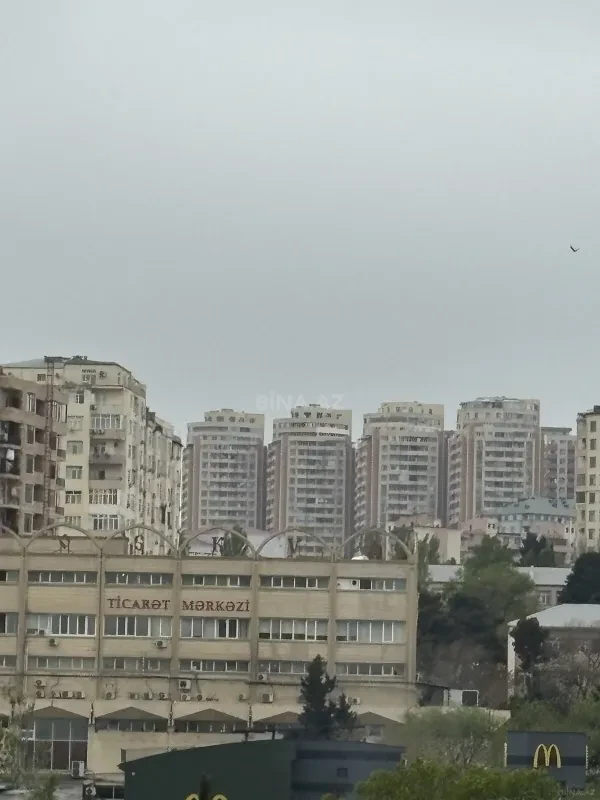 Kirayə verilir 2 otaqlı mənzil 105 m²