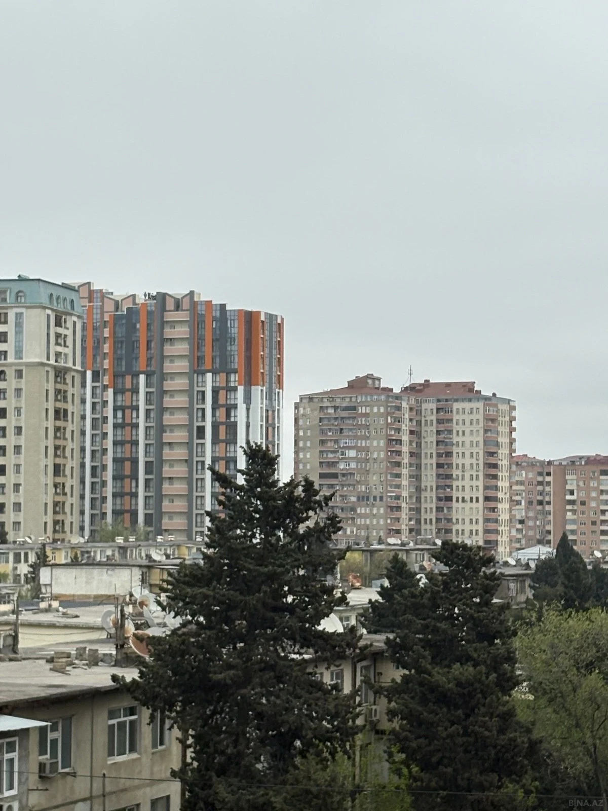Kirayə verilir 2 otaqlı mənzil 105 m²