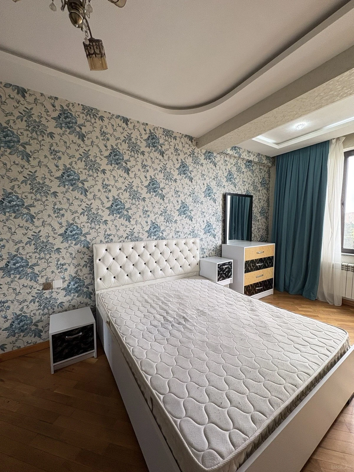 Kirayə verilir 2 otaqlı mənzil 105 m²