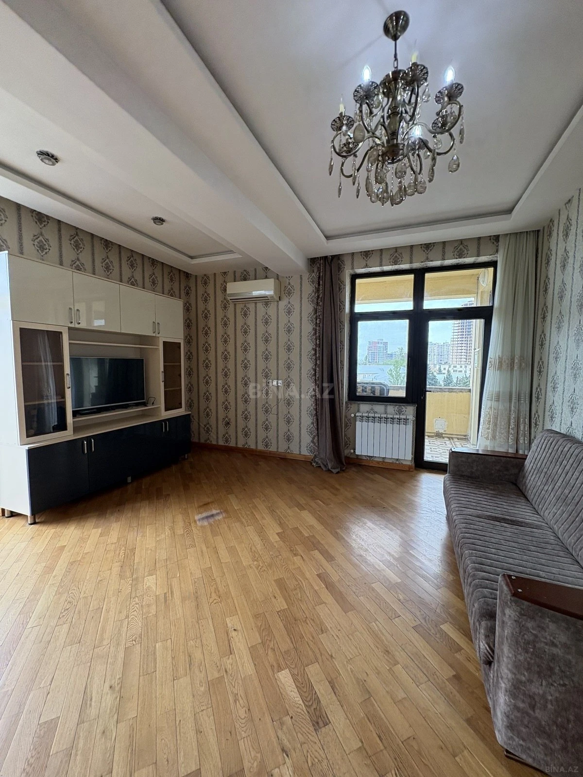 Kirayə verilir 2 otaqlı mənzil 105 m²