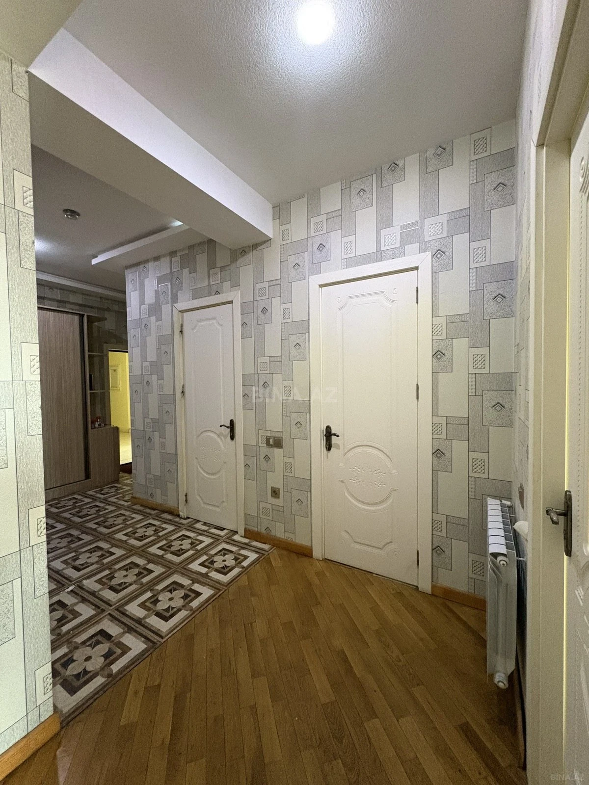 Kirayə verilir 2 otaqlı mənzil 105 m²