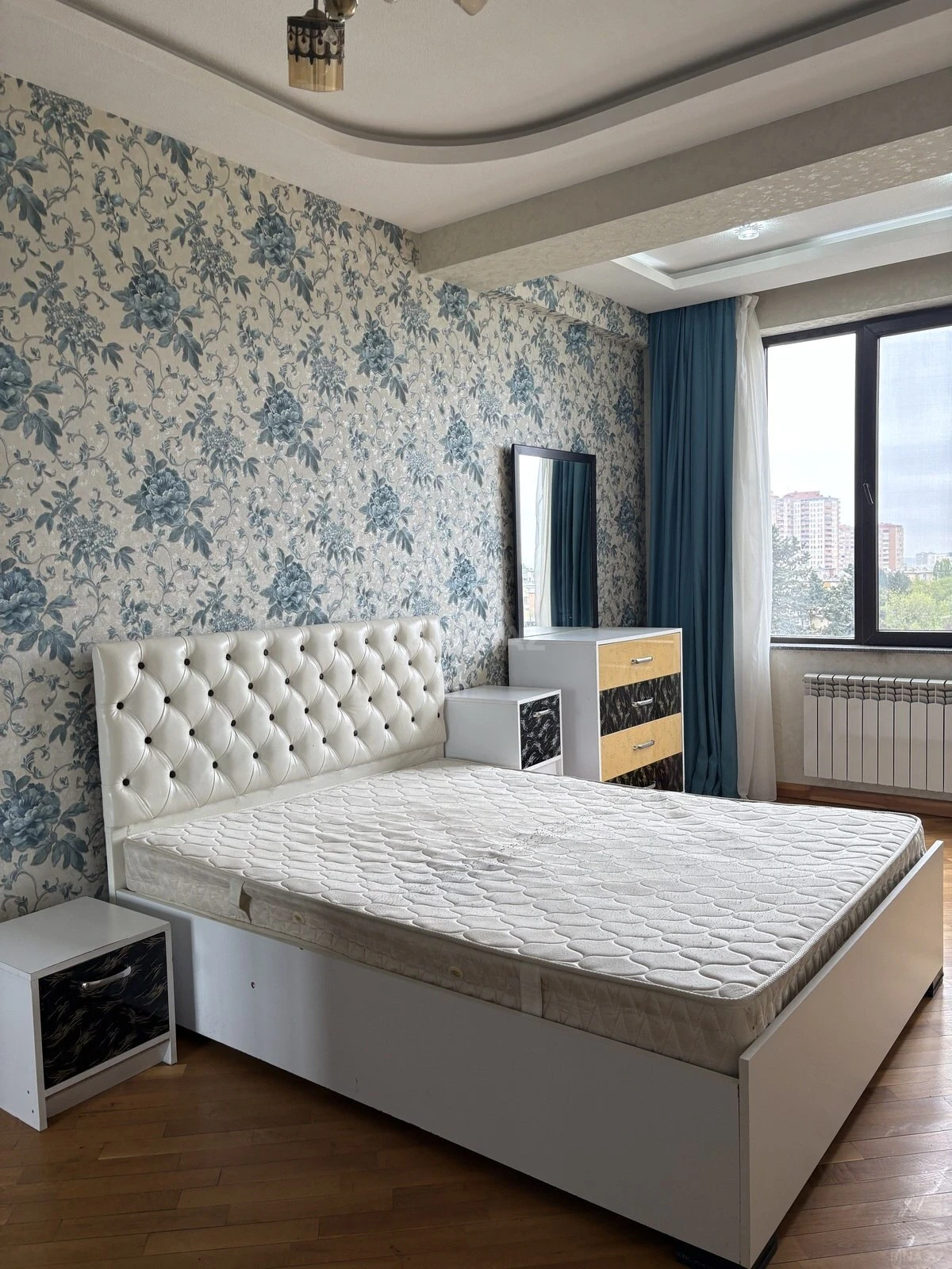 Kirayə verilir 2 otaqlı mənzil 105 m²