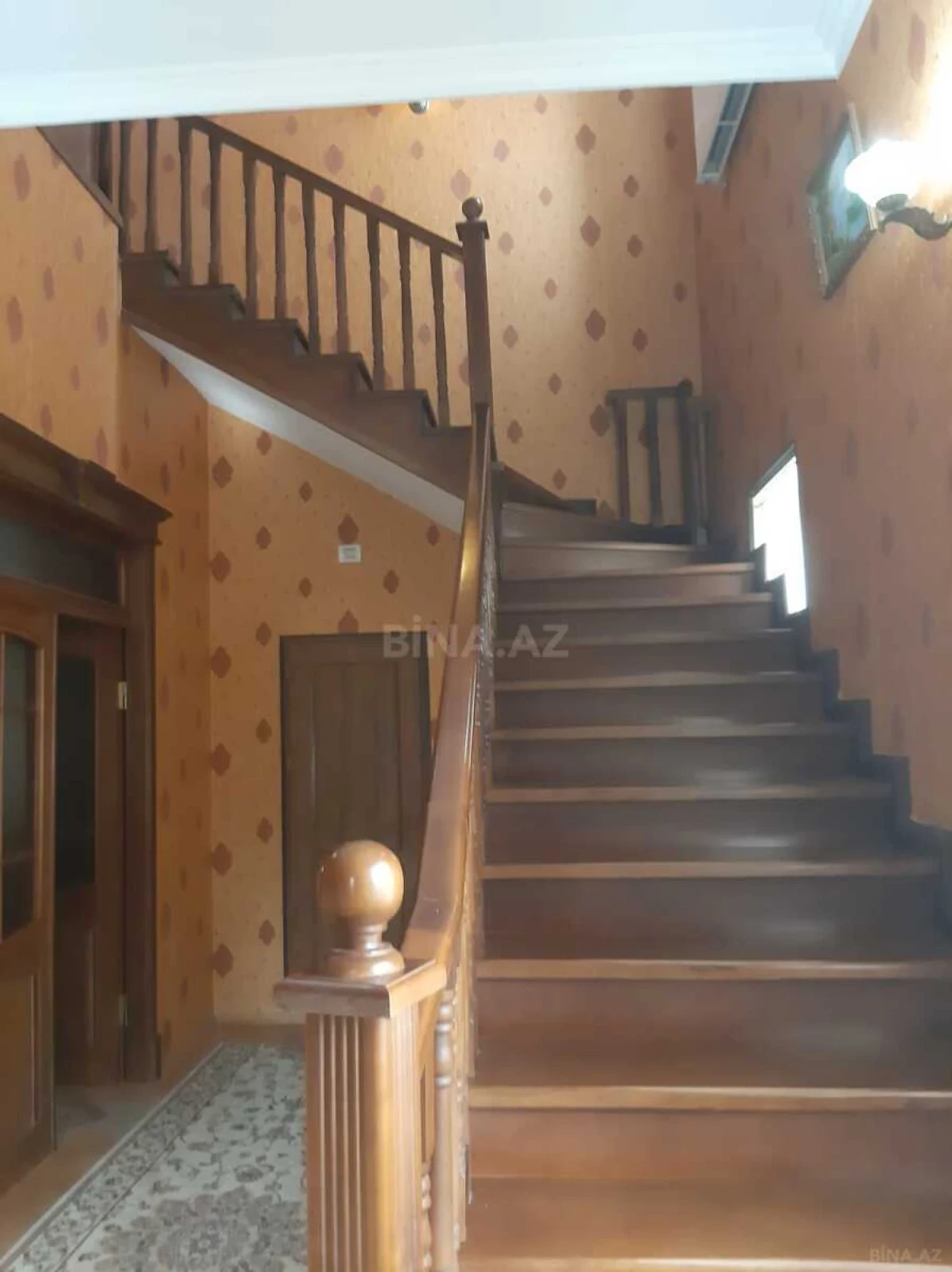 Satılır 7 otaqlı həyət evi 375 m²
