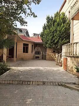 Satılır 7 otaqlı həyət evi 375 m²