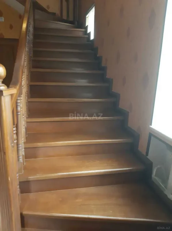 Satılır 7 otaqlı həyət evi 375 m²