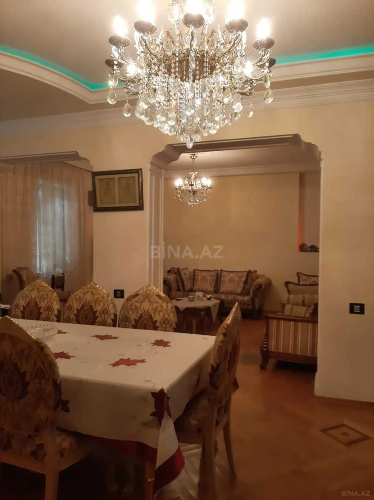 Satılır 7 otaqlı həyət evi 375 m²