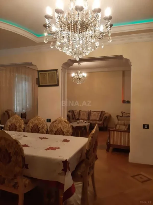 Satılır 7 otaqlı həyət evi 375 m²