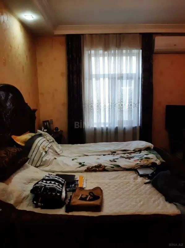 Satılır 7 otaqlı həyət evi 375 m²