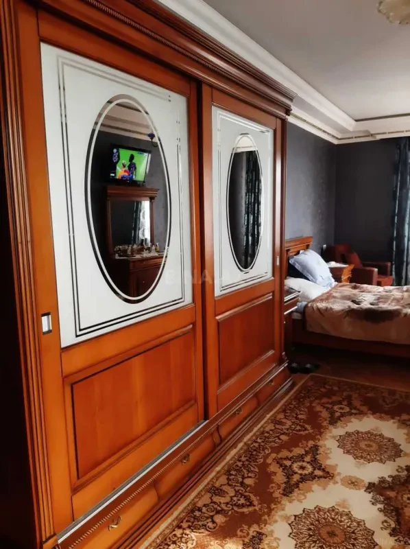 Satılır 7 otaqlı həyət evi 375 m²