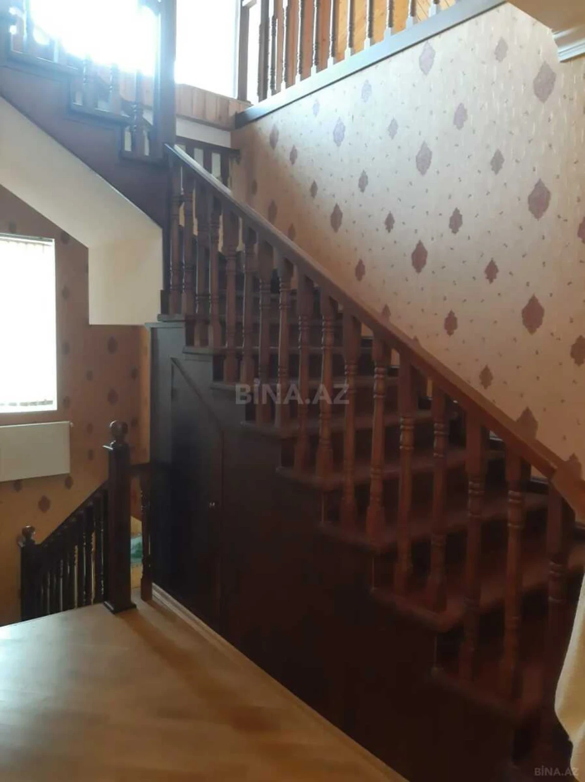 Satılır 7 otaqlı həyət evi 375 m²