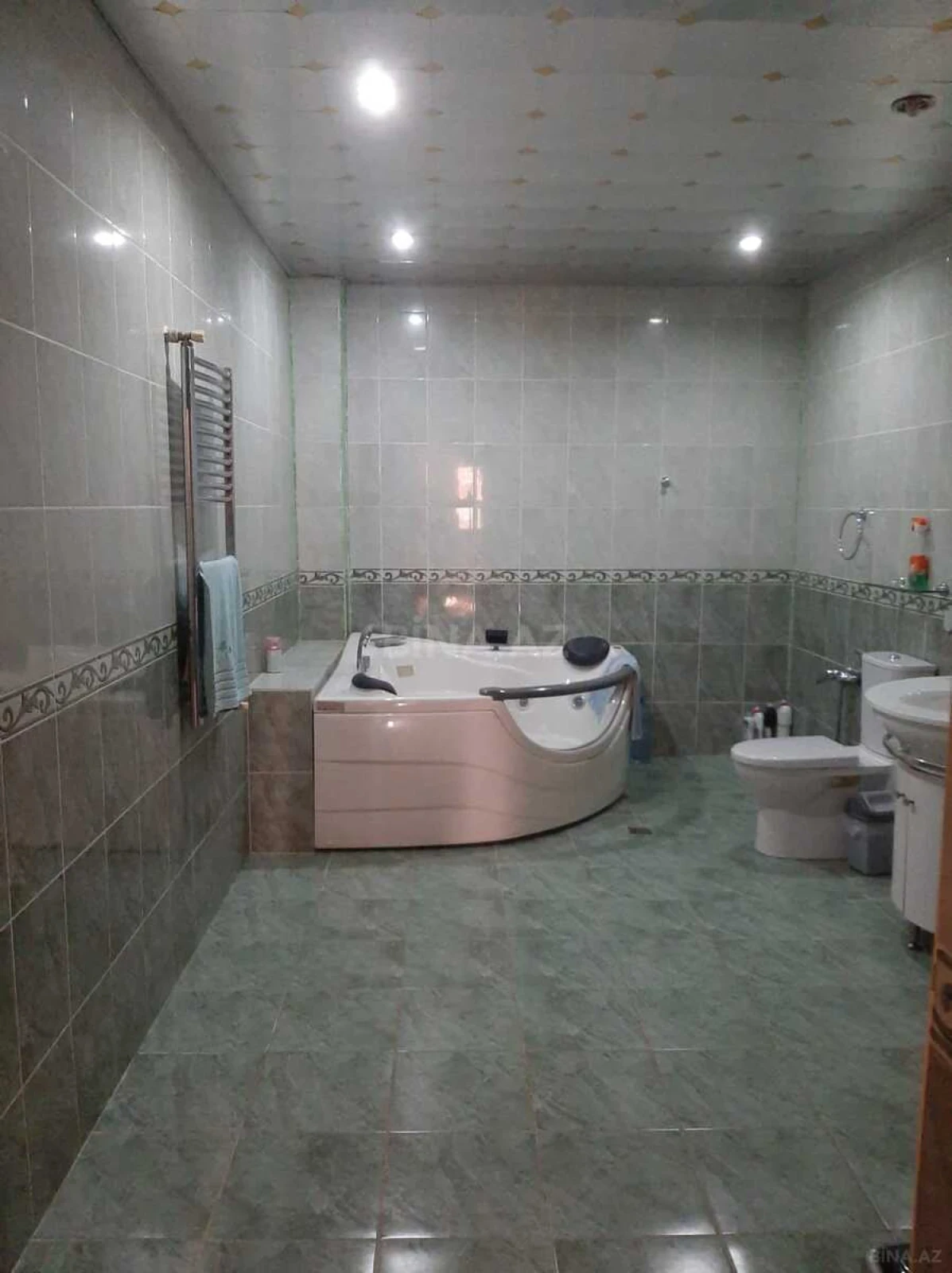 Satılır 7 otaqlı həyət evi 375 m²